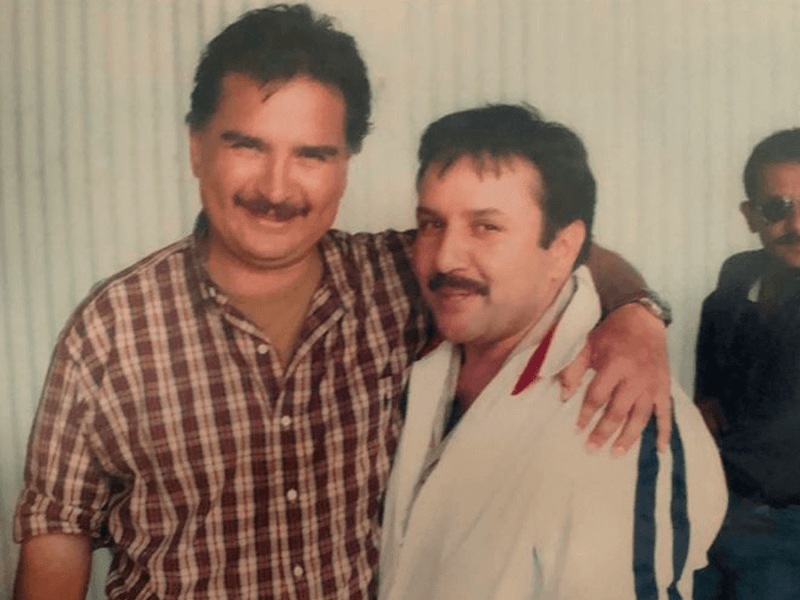 La campaña de 1999 entre un pollo y un&nbsp;conejo